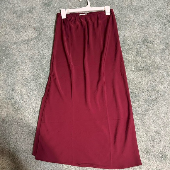 American Eagle x Maddie & Kenzie Ziegler Top & Skirt Set - Picture 3 of 8